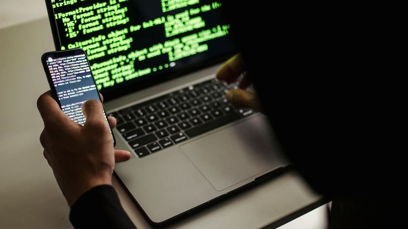 Hackeri napadli danske statne weby a vojensku firmu