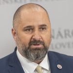 Incident exposlanca Linharta s policajtom by mali prejednat ako priestupok