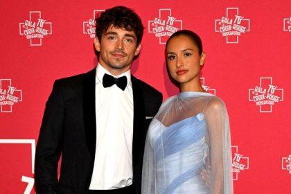 Najsexi pilot F1 Charles Leclerc poziadal o ruku Alexandra sa pochvalila prstenom za 500 tisic