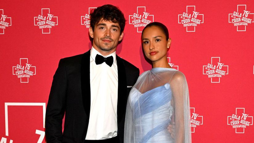 Najsexi pilot F1 Charles Leclerc poziadal o ruku Alexandra sa pochvalila prstenom za 500 tisic