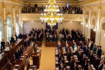 Okamura alebo Bartosek Cesi volia sefa snemovne koalicia celi prvej krize