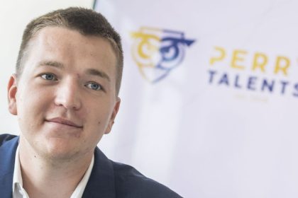 Poradca prezidenta v tieni dotacie Krupa odmieta politicke prepojenia a ponuka Pellegrinimu rezignaciu