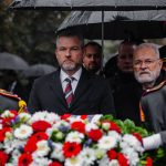 Slovensko si pripomina neznu revoluciu Pellegrini si uctil obete totality Dnesny den nesmie Slovensko rozdelovat