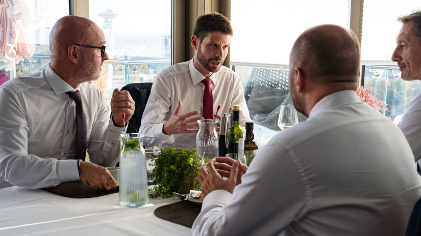 Styria opozicni musketieri proti Ficovi na chrbate domyselny rytier Igor