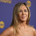 Tradicna Aniston bura myty o starnuti fotkami v neglize
