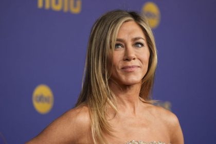 Tradicna Aniston bura myty o starnuti fotkami v neglize