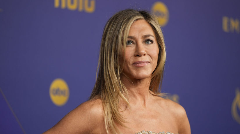 Tradicna Aniston bura myty o starnuti fotkami v neglize
