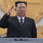 Vojakov vychvalil uradnikov znicil Kim sa pozrel na tovarne a priznal chybu