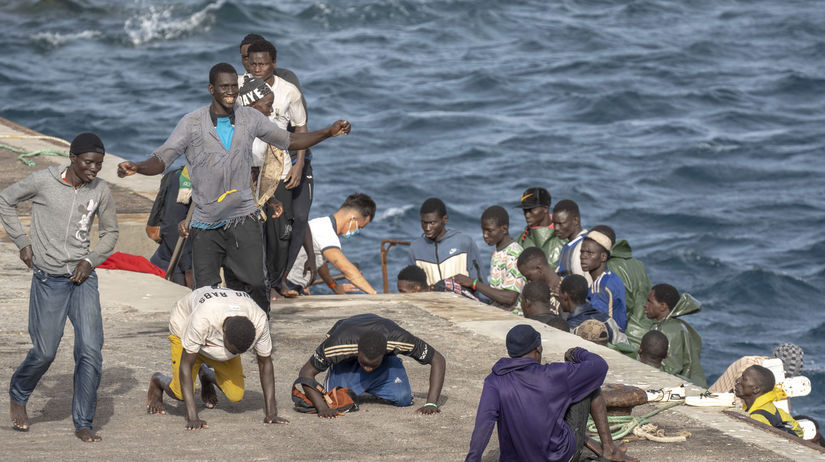 Krajiny EU schvalili prerozdelovanie migrantov