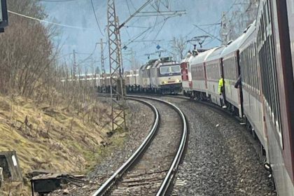 Mesiac od Pezinka Na Liptove takmer zrazil rychlik nakladny vlak
