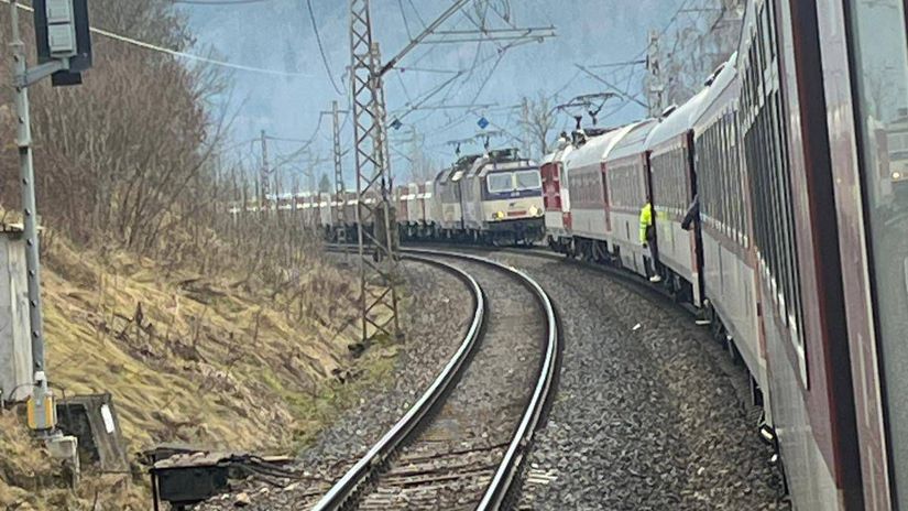 Mesiac od Pezinka Na Liptove takmer zrazil rychlik nakladny vlak