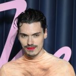 Mysli to vazne Influencer sokoval odhalenym rozkrokom