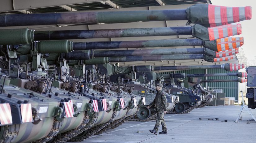 Nemecka armada vyhodila niekolko vysadkarov kvoli hajlovaniu a antisemitizmu