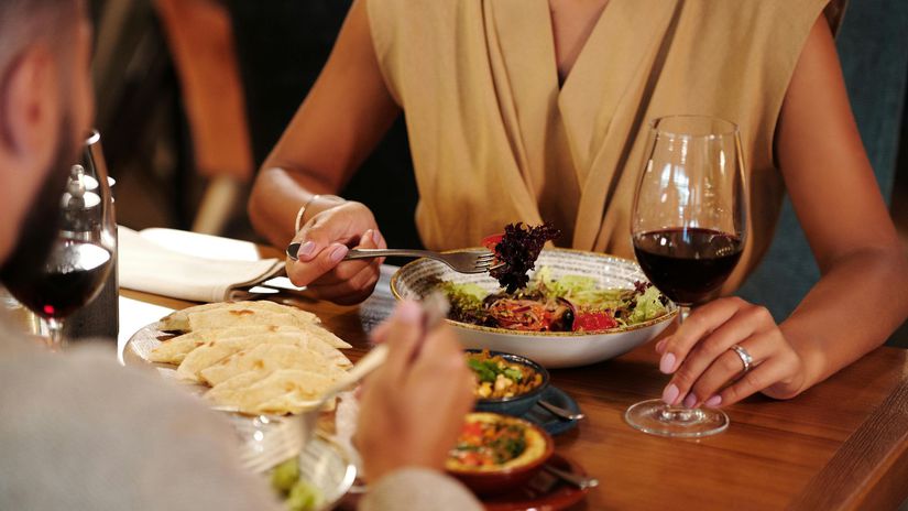 Nie je dolezite len to co jeme ale aj kedy to jeme Expertka radi Toto je najlepsi cas na veceru