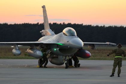 Prilet dalsich troch stihaciek F 16 na Slovensko odlozili