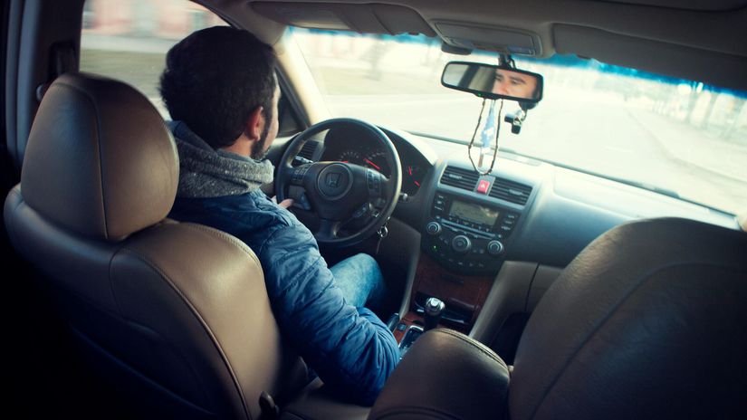 Stovky hodin v aute vlaku a kolonach Slovaci stracaju cestovanim do prace peniaze aj cast zivota