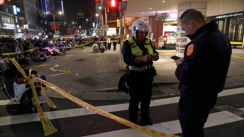 VIDEO Brutalny utok nozom v metre Muz zabil troch ludi