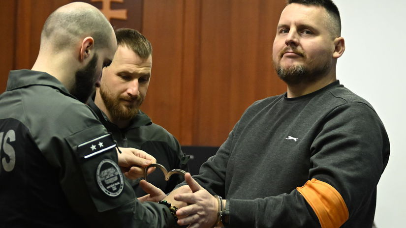 Bombic opat pred sudom obzalovany z extremistickej trestnej cinnosti