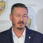 Den po razii u sefky Piratov dostal Kiss so svojou rodinou vyhrazy smrtou Financnu spravu evakuovali