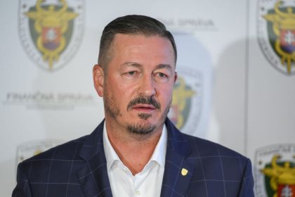 Den po razii u sefky Piratov dostal Kiss so svojou rodinou vyhrazy smrtou Financnu spravu evakuovali