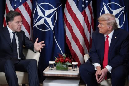 Dohodli sa o nas bez nas kritizuje trumpa a rutteho gronska politicka Co to vlastne znamena pre gronsko