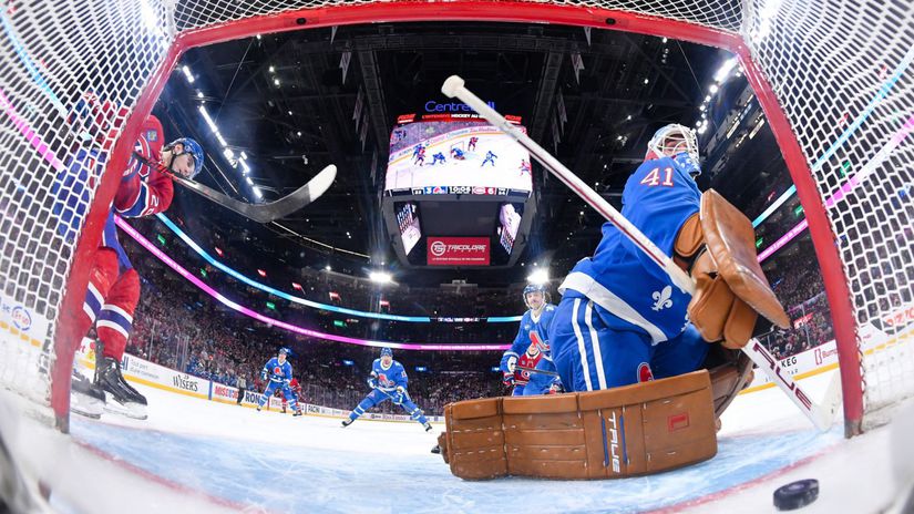 Exhibicny gol Slafkovskeho ktory bol hviezdou zapasu Montreal deklasoval najlepsi tim NHL