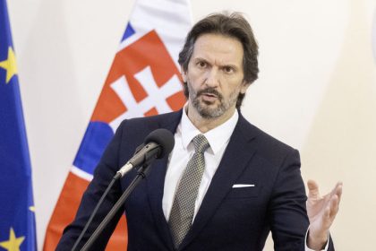 Kalinak odmieta armadu EU Eurova ma NATO nie experimenty