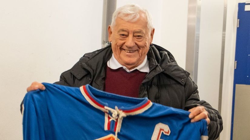 Ked vedla mna sedela manzelka ziadal som o eutanaziu Slavny Rus oberal u Golonku ceresne Vypil pri tom dve flase vodky