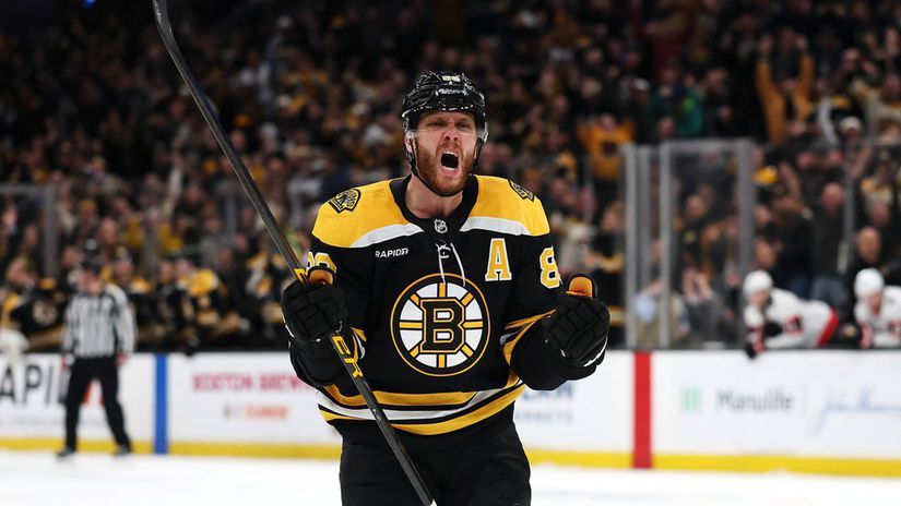 Montreal so Slafkovskym sa trapil Suzukiho historicky zapis Pastrnak explodoval Cech mal prsty v siestich goloch Bostonu