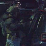 Osem hodin strachu mala obec plna kuklacov a vyjednavacov Policia opisala zasah v Golianove