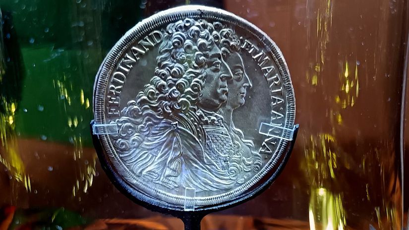 Poklad z Pinkovych Kraciann pri kopani bazena nasli v krcahu 364 vzacnych minci