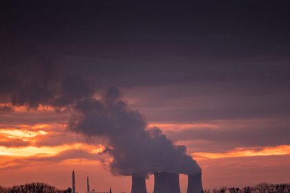 Slovensko chce stavat nove reaktory no nema koho obsluhovat stat laka mladych na stipendia 4 tisic eur rocne