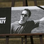 Stali ho za karikatury Francuzsko opat otvara sokujuci proces ktory otriasol krajinou