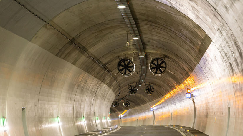 Tunel Visnove bol neprejazdny zrazili sa styri auta