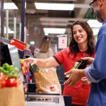 VIDEO Ako ludia v skutonosti vnimaju samoobsluzne pokladne Pri urcitech druhu nakupov je to najlepsia volba