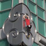 VIDEO American bez istenia vyliezol na 500 m vysoky mrakodrap snimalko Netflix Ak by som spadol zomriem pripustil