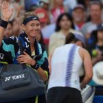 VIDEO Smiech rozhodcu hracok a divakov Ceska Bouzkov a Polka Swiatekova predviedli kurioznu chvilu