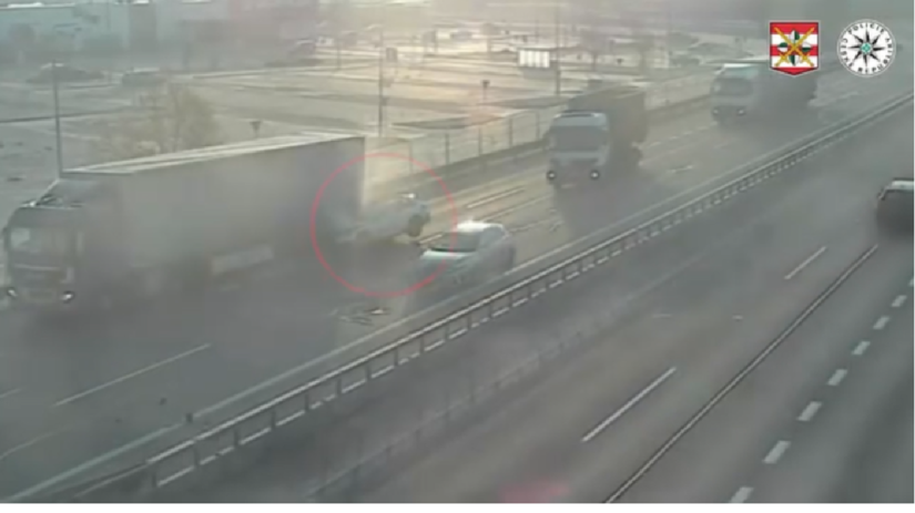 VIDEO Zabery z ktorych zamiera krv v zilah Vodic narazil do kamionu vysokou rychlostou bez brzdenia