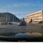 VIDEO Zena isla asi na cervenu Nedala prednost policajtom nasledovala tvrda zrazka