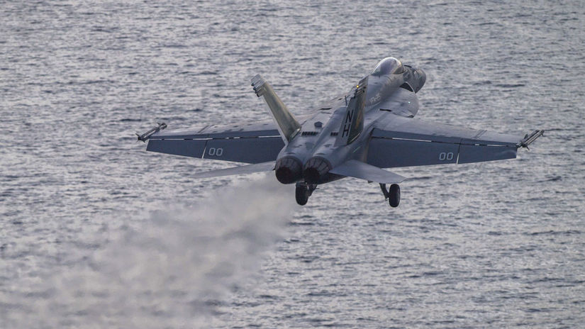 Velitelstvo USA a Kanady oznamilo ze do Gronska smeruju vojenske lietadla