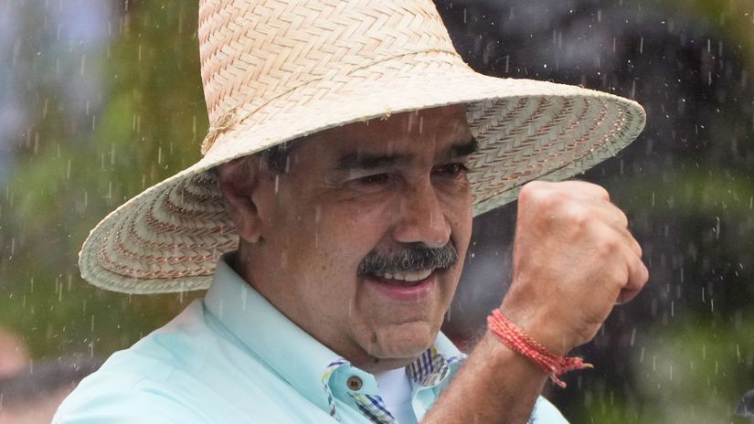 Z vodica autobusu diktator Nicolas Maduro vyhnal miliony ludi