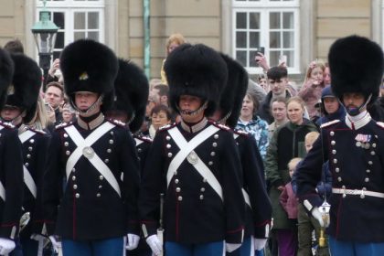 koniec rozpravok krallovske deti sa pripravuju na najhorsie vojnove scenare princezne vymenili luxus za maskace