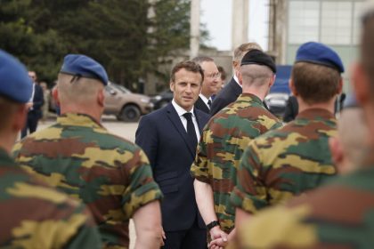 macron pritvrzuje zamieria vojaci nato do gronska francuzsko predlozilo provokativnu ziadost