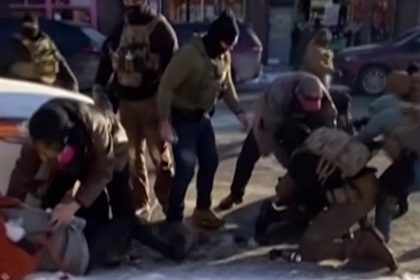 po strelbe v minneapolise sa menia svedectva verzia agentov ICE sa rozpada