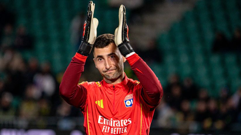 Dalsia nula v branke Greifa Lyon napriek oslabeniu zvitazil hrdinom bol opat Cech Sulc