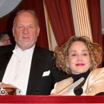 Drama na slavnom plese vo Viedni Sharon Stone usla s placom do hotela este pred zaciatkom pestunka Fran vzala na bal svojho ex ktory ma rad muzov