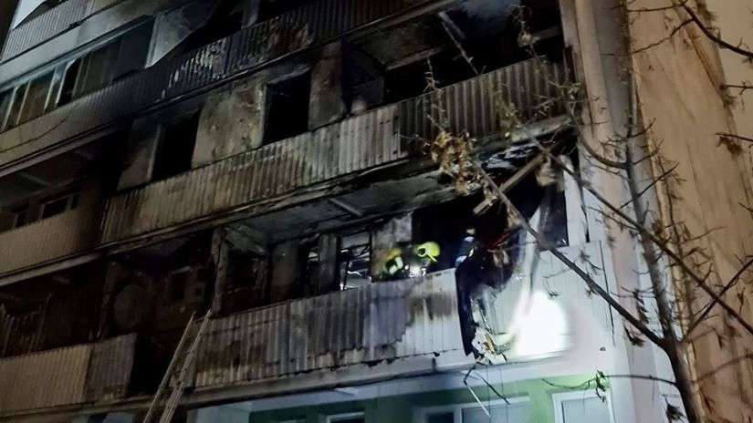 FOTO Nocny poziar v Bratislave vyhnal do zimy desiatky rodin