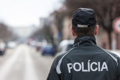Hrozby na internete vyvolali poplach u polcie zasahuj na viacerch kolch