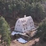 Koniec 100rocnej zahady v hlbokych lesoch Spanske odhalilo Gaudihovo dielo ku ktoremu sa on sam nechcel priznat