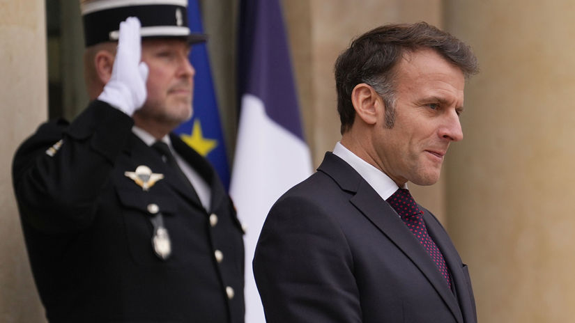 Macron chce obnovit dialog s Putinom Kremel privital prezidentove vyhlasenia